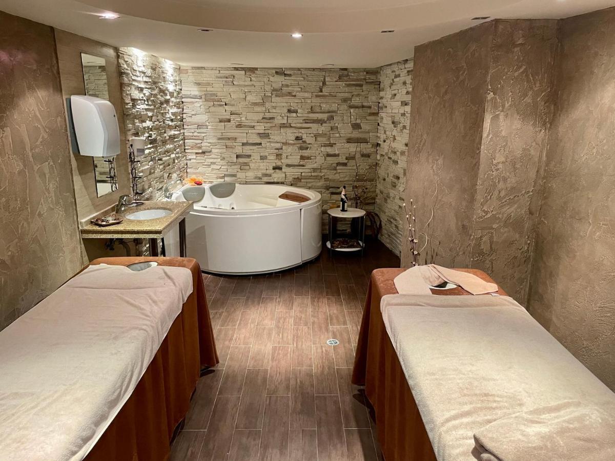 Ground Floor 2-Bedrooms, 2-Bathrooms Apartment Near Bansko In A Complex With Pools And Spa Included Razlog Exterior foto